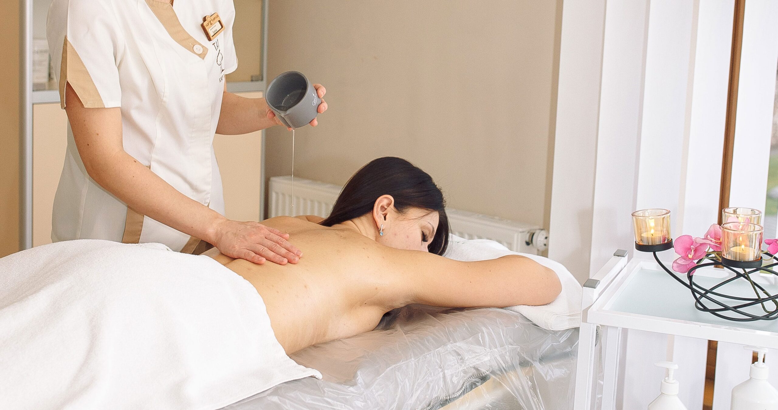 London massage outcall providing flexible scheduling and intimate massage sessions