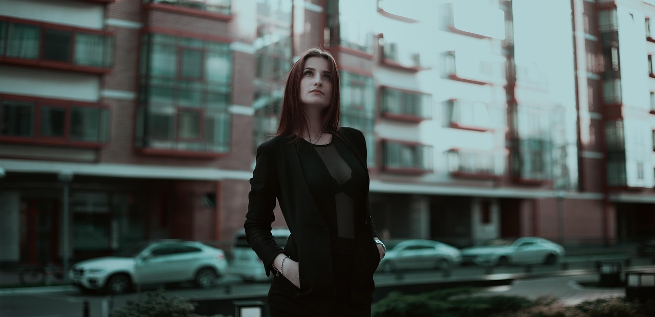 Business woman, business, young woman — Investing in High Yield CDs Is Worth It