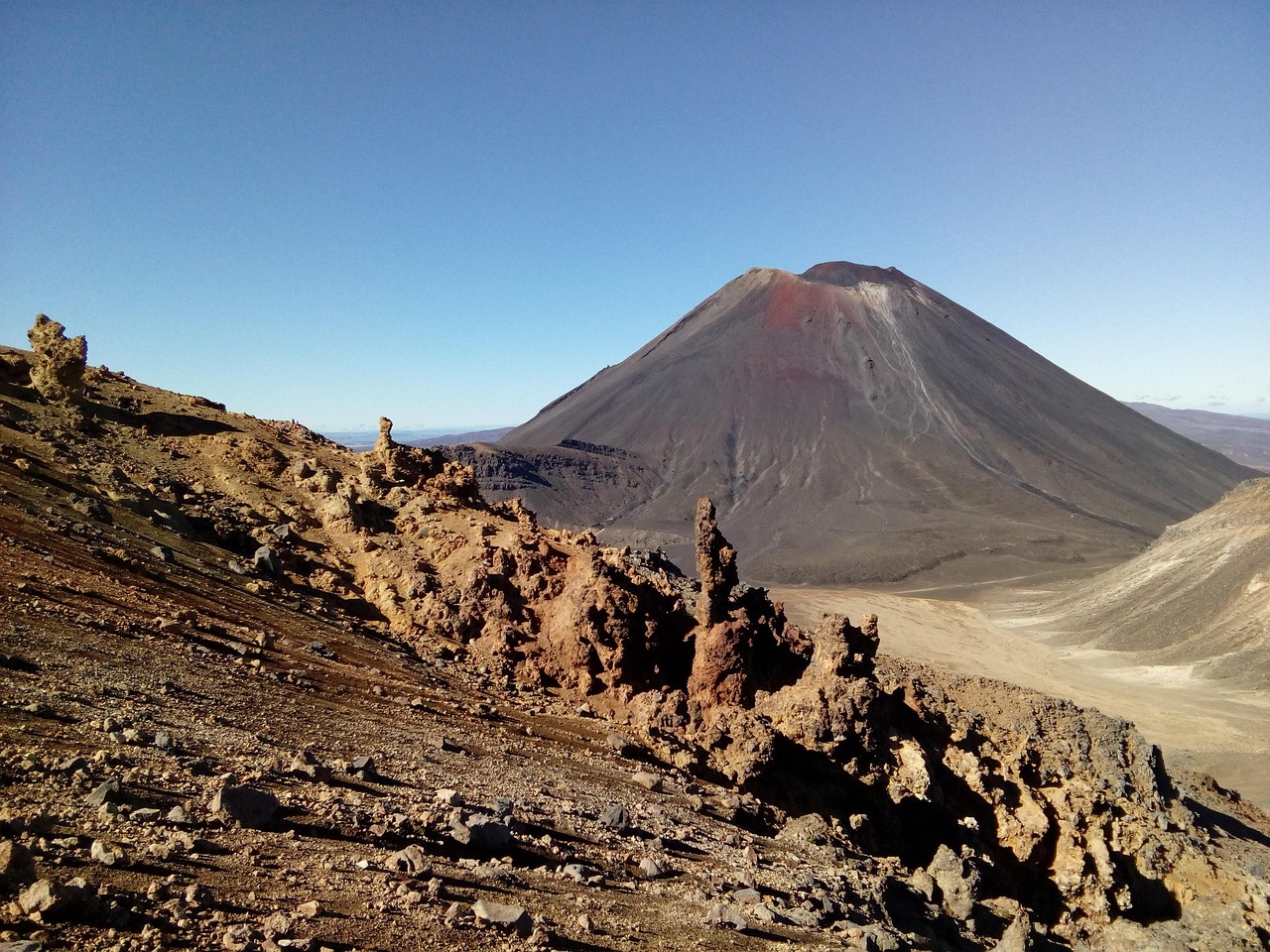 New zealand, tongariro national park, mount ngauruhoe — Learn All About the Pros and Cons of Using a THC Pen