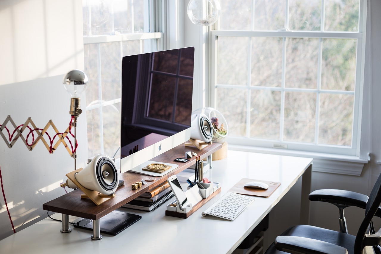 Computer, keyboard, apple — Mortgage The Car - This Is How You Borrow Money Instead Of A Loan