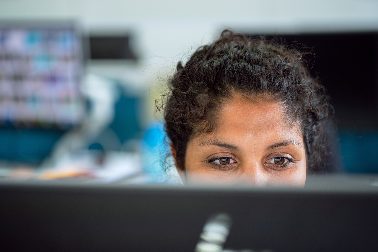 Take Full Control of Your Trades with Advanced MT4 Risk Management Indicators